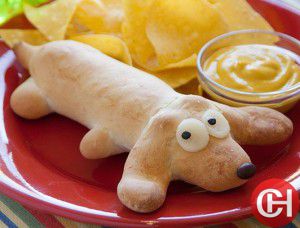 Булочка с сосиской в виде таксы